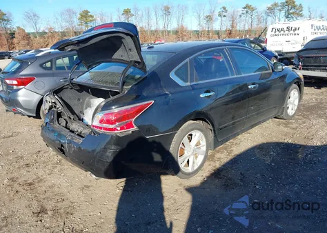 2015 Nissan Altima 2.5 из США, поврежденный, VIN 1N4AL3AP0FN399843